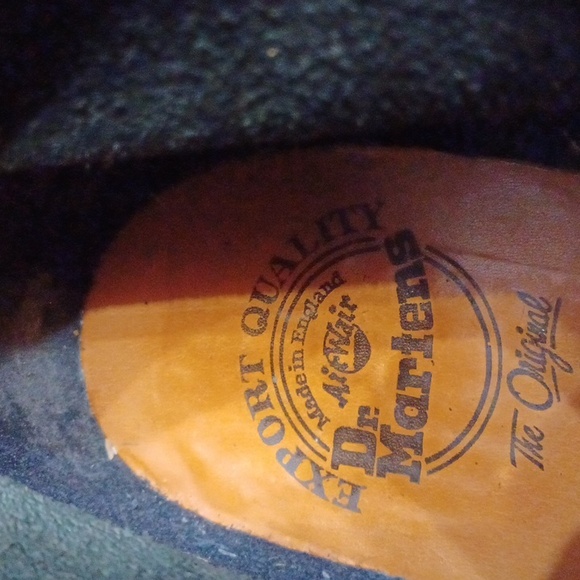 Dr. Martens Vintage Made In England 6 Hole Short Leather Boots Women's Size 8.5 - Picture 2 of 12